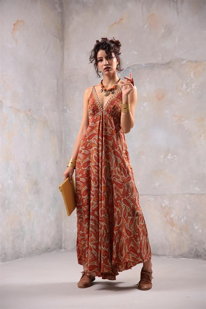 Bej Şal Desenli Askılı İpek Elbise - Şaman Butik Bej Şal Desenli Askılı İpek Elbise