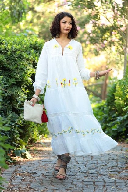 Beyaz Çiçek Desenli Kolu Lastikli Elbise - Şaman Butik Beyaz Çiçek Desenli Kolu Lastikli Elbise