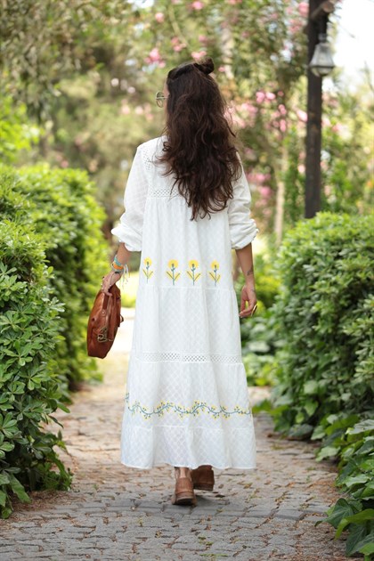  Beyaz Çiçek Desenli Kolu Lastikli Elbise