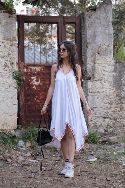 Beyaz Renkli Askılı Eteği Aynalı Elbise - Şaman Butik Beyaz Renkli Askılı Eteği Aynalı Elbise