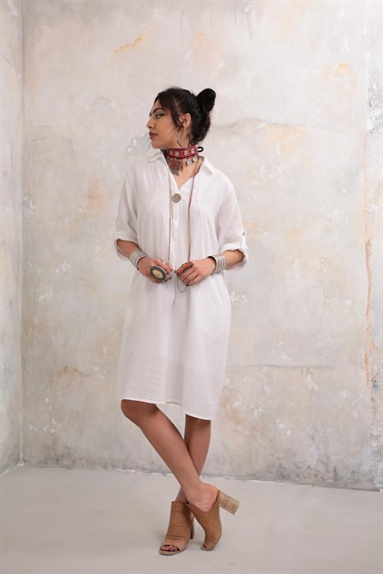 Beyaz Tek Düğmeli Arkası Pilili Elbise - Şaman Butik Beyaz Tek Düğmeli Arkası Pilili Elbise