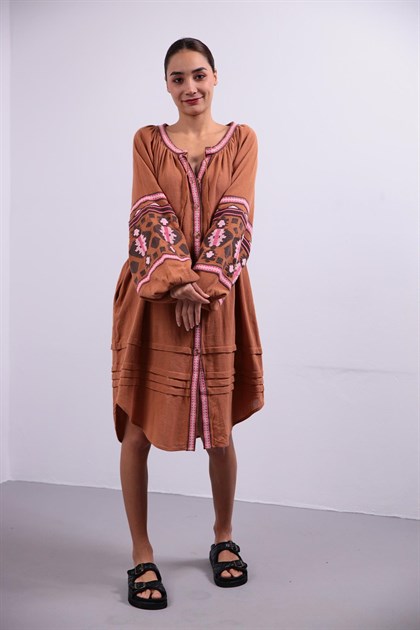 Camel Önü Full Düğmeli İşlemeli Elbise - Şaman Butik Camel Önü Full Düğmeli İşlemeli Elbise