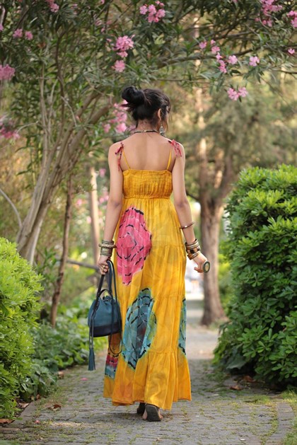  Hardal Rengi Batik Desenli Askılı Elbise
