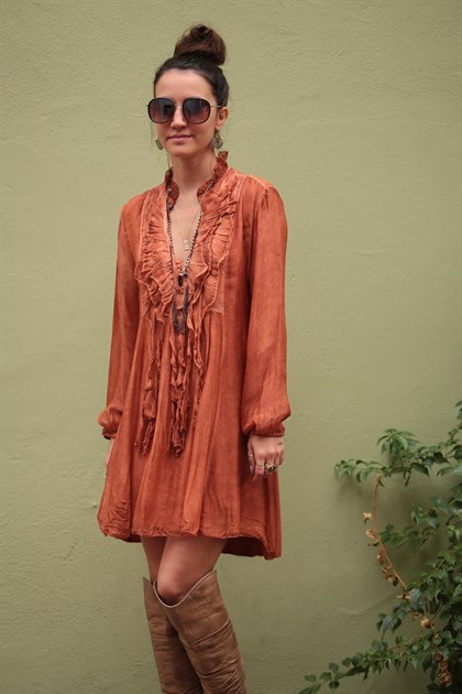 Kiremit Rengi V Yaka Yakası Püsküllü Düğme Detay Elbise - Şaman Butik Kiremit Rengi V Yaka Yakası Püsküllü Düğme Detay Elbise