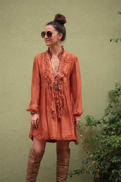 Kiremit Rengi V Yaka Yakası Püsküllü Düğme Detay Elbise - Şaman Butik Kiremit Rengi V Yaka Yakası Püsküllü Düğme Detay Elbise