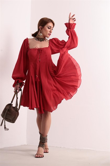 Kırmızı Kare Yaka Pileli Şık Elbise - Şaman Butik Kırmızı Kare Yaka Pileli Şık Elbise