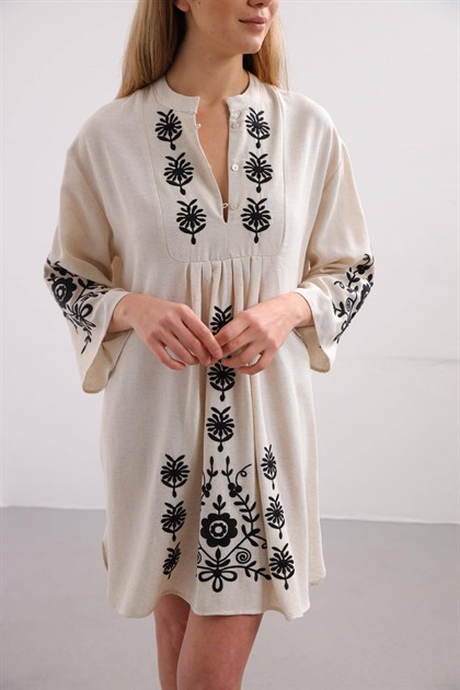 Krem Rengi İşlemeli Önü Düğmeli Elbise - Şaman Butik Krem Rengi İşlemeli Önü Düğmeli Elbise