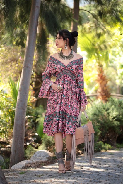 Pembe Desenli Gipeli İspanyol Kol İpek Elbise - Şaman Butik Pembe Desenli Gipeli İspanyol Kol İpek Elbise