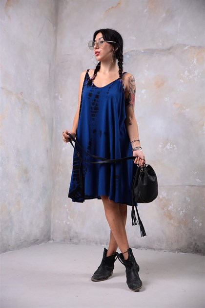 Petrol Mavisi Askılı Batik Desenli Kısa Elbise - Şaman Butik Petrol Mavisi Askılı Batik Desenli Kısa Elbise