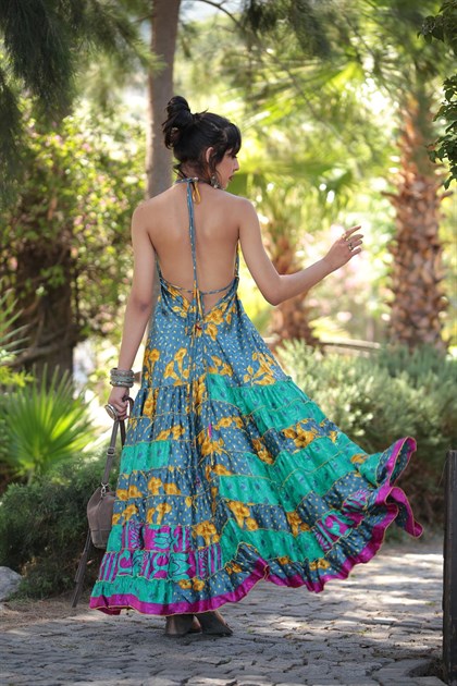  Renkli Önü Kısa Askılı İpek Elbise