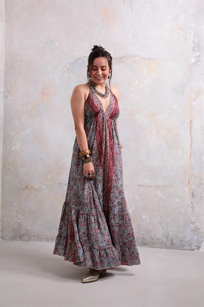 Renkli Şal Desenli Sırt Dekolteli İpek Elbise - Şaman Butik Renkli Şal Desenli Sırt Dekolteli İpek Elbise
