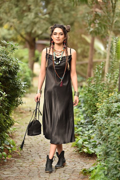 Siyah Askılı İpek Saten Elbise - Şaman Butik  - Bohem Giyim ve Aksesuar | Kadın & Erkek Siyah Askılı İpek Saten Elbise