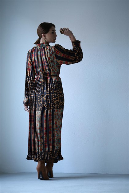 Siyah Desenli Pileli Uzun Şık Elbise - Şaman Butik Siyah Desenli Pileli Uzun Şık Elbise