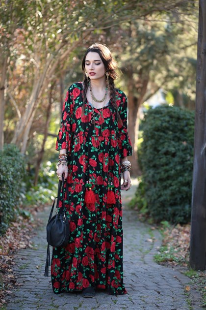 Siyah Kırmızı Çiçek Desenli Uzun Elbise - Şaman Butik - Bohem Giyim ve Aksesuar | Kadın & Erkek Siyah Kırmızı Çiçek Desenli Uzun Elbise