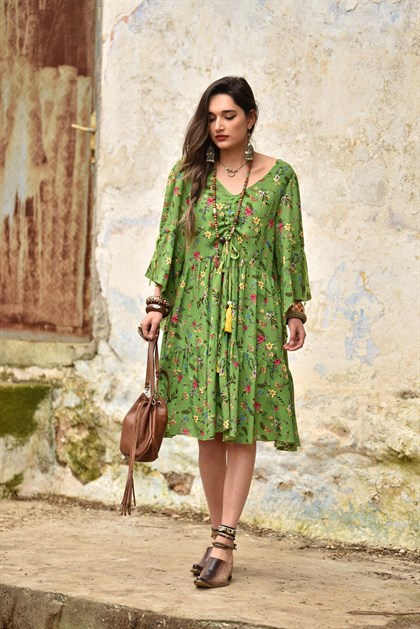 Yeşil Çiçek Desenli Ponponlu Salaş Elbise - Şaman Butik Yeşil Çiçek Desenli Ponponlu Salaş Elbise
