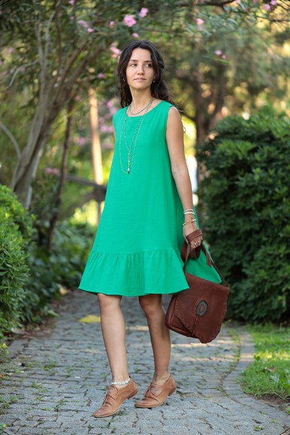  Yeşil Eteği Fırfırlı Kolsuz Elbise