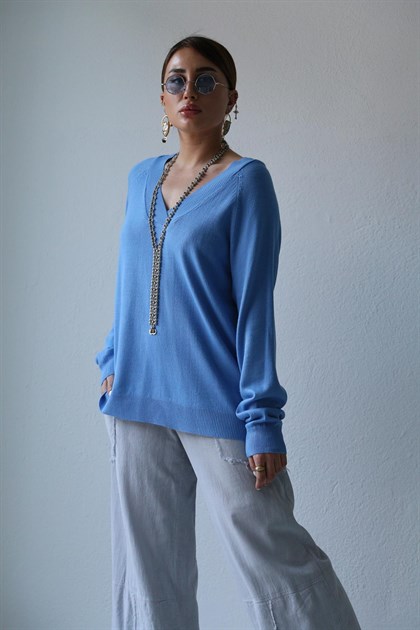 Mavi V Yaka Arkası Uzun Triko Kazak - Şaman Butik - Bohem Giyim ve Aksesuar | Kadın & Erkek Mavi V Yaka Arkası Uzun Triko Kazak