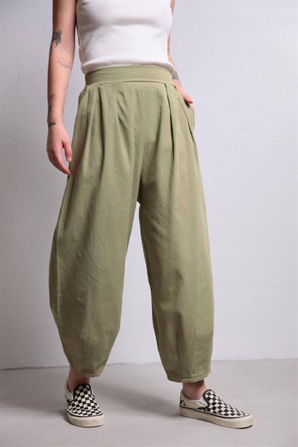 Yeşil Paçadan Pileli Salaş Pantolon - Şaman Butik Yeşil Paçadan Pileli Salaş Pantolon