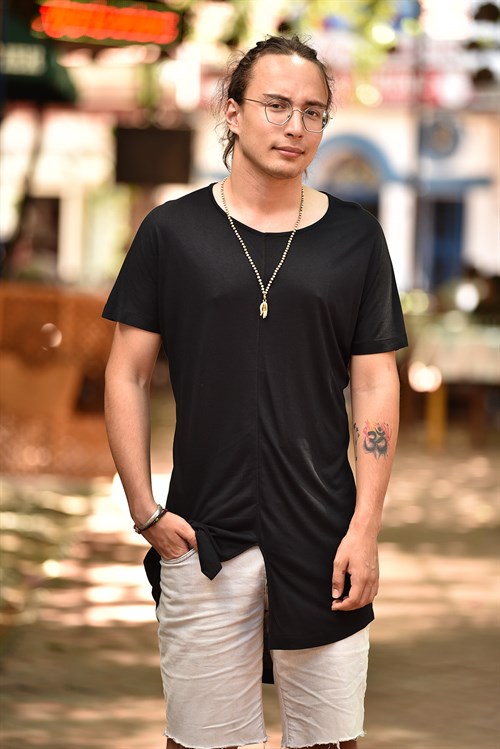 Kiremit V Yaka Parçalı Erkek Dario Tişört Siyah Önü Yırtmaçlı Erkek T-Shirt